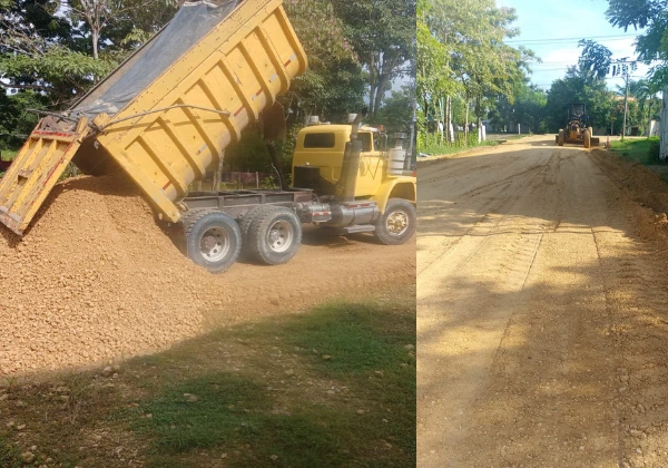 Construcción de la estructura del pavimento en la Calle 1 de Lunamare, instalación de base granular desde el acceso principal hacia el interior del proyecto.